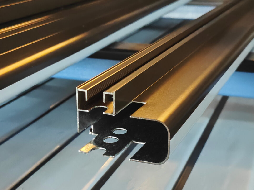 ملف الألومنيوم مع الصلب 6063 غطاء مسحوق لأبواب الشرفة والنوافذ